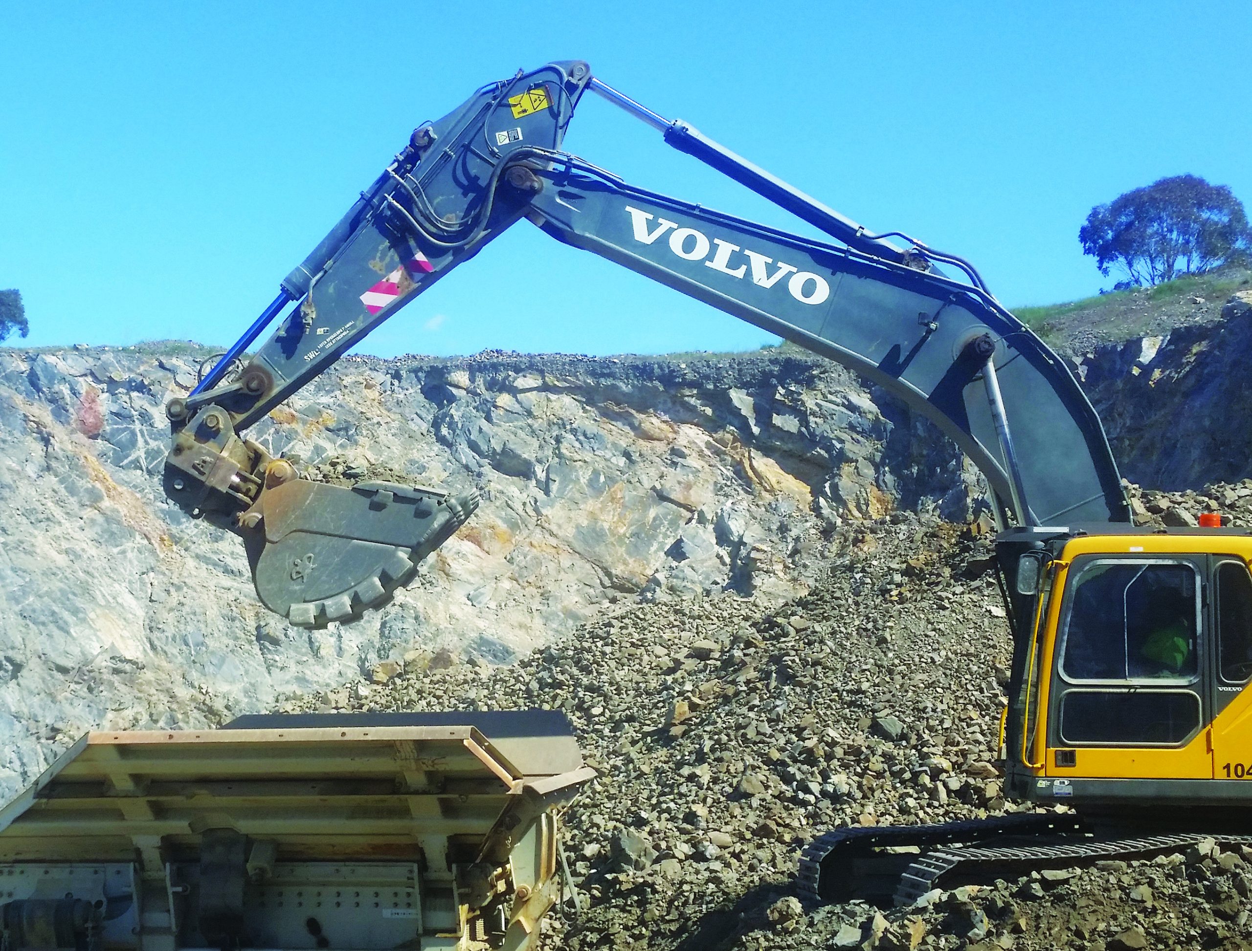 Rock Digging Bucket - 35T Volvo EC330 Judd Quarry
